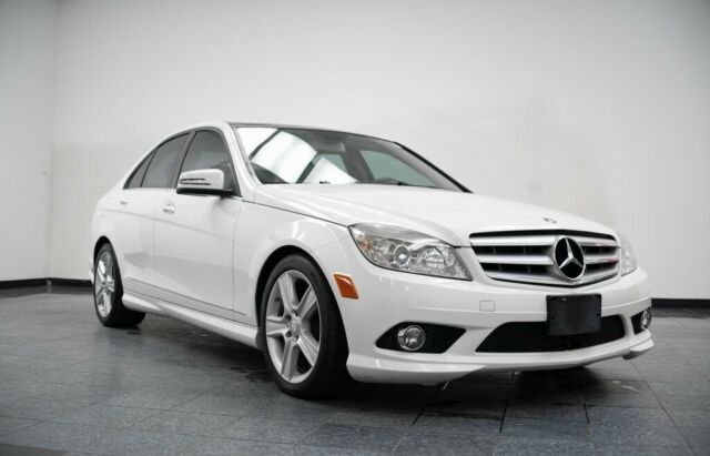 2010 Mercedes-Benz C-Class (White/--)