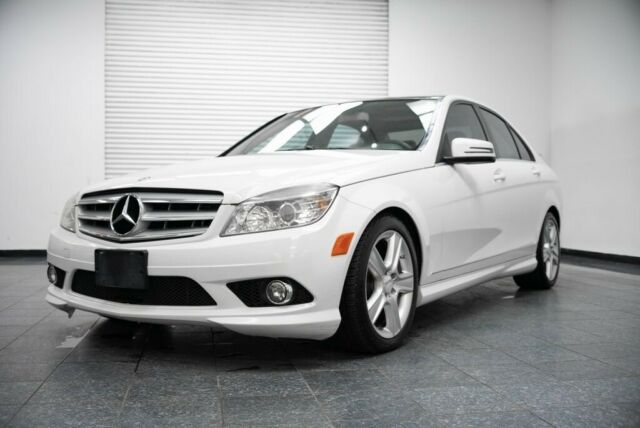 2010 Mercedes-Benz C-Class (White/--)
