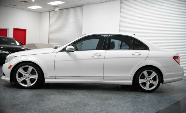 2010 Mercedes-Benz C-Class (White/--)