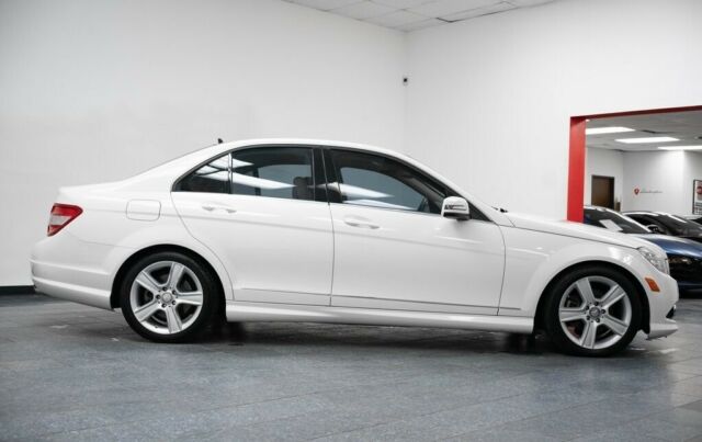 2010 Mercedes-Benz C-Class (White/--)
