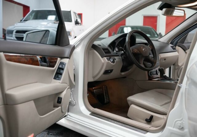 2010 Mercedes-Benz C-Class (White/--)