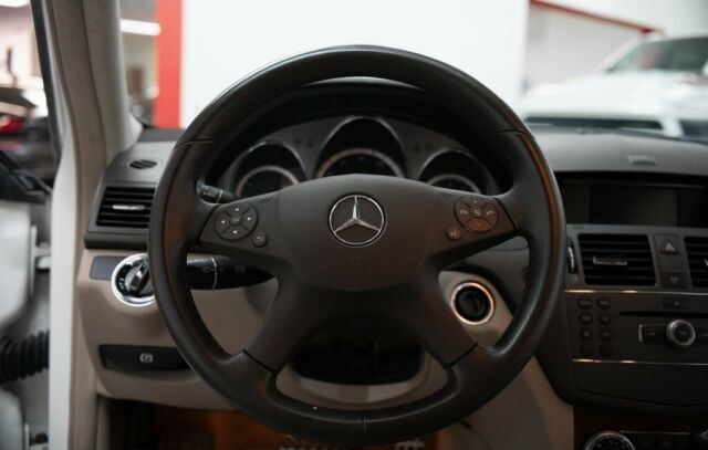 2010 Mercedes-Benz C-Class (White/--)