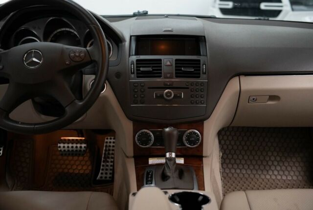 2010 Mercedes-Benz C-Class (White/--)