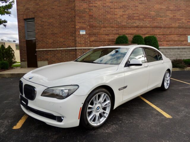 2009 BMW 7-Series (Pearl White/Off white)