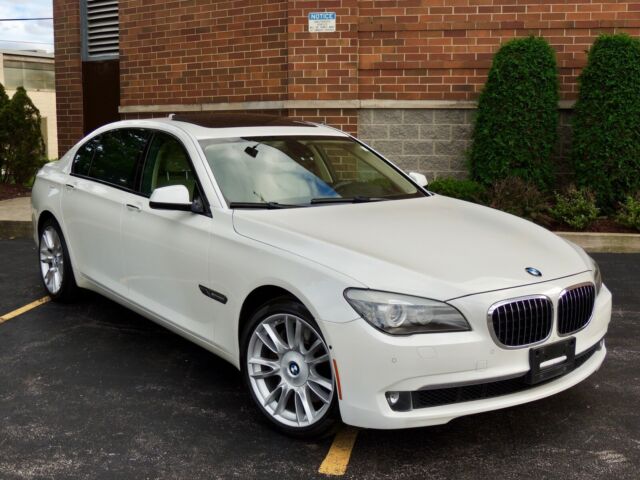 2009 BMW 7-Series (Pearl White/Off white)