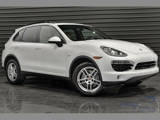 2013 Porsche Cayenne (White/Brown)