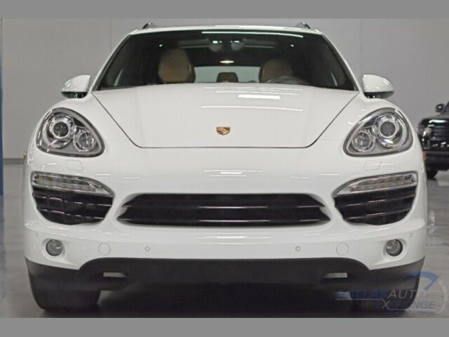 2013 Porsche Cayenne (White/Brown)