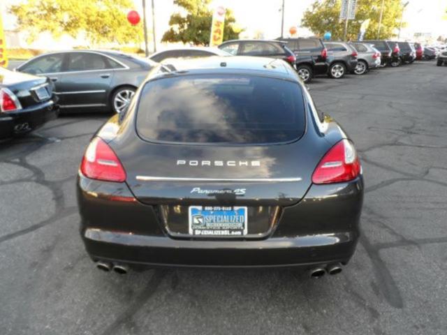 2011 Porsche Panamera (Gray/Beige)