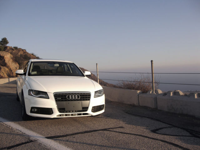 2010 Audi A4 (White/Black)