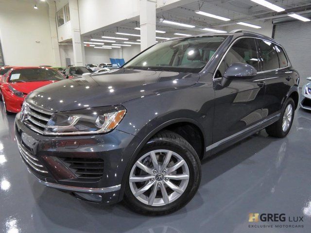 2016 Volkswagen Touareg (Gray/Black)