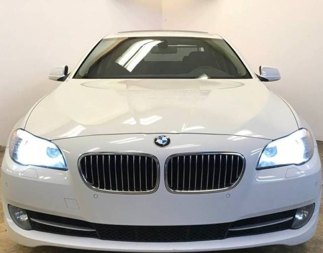 2011 BMW 5-Series (White/Black)