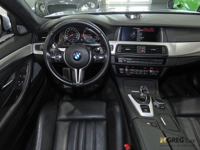2015 BMW M5 (Gray/Black)