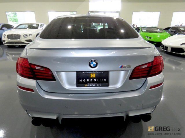 2015 BMW M5 (Gray/Black)