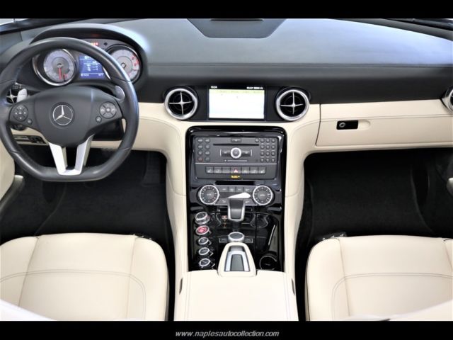 2012 Mercedes-Benz SLS AMG (AMG Alubeam Silver/Porcelain)