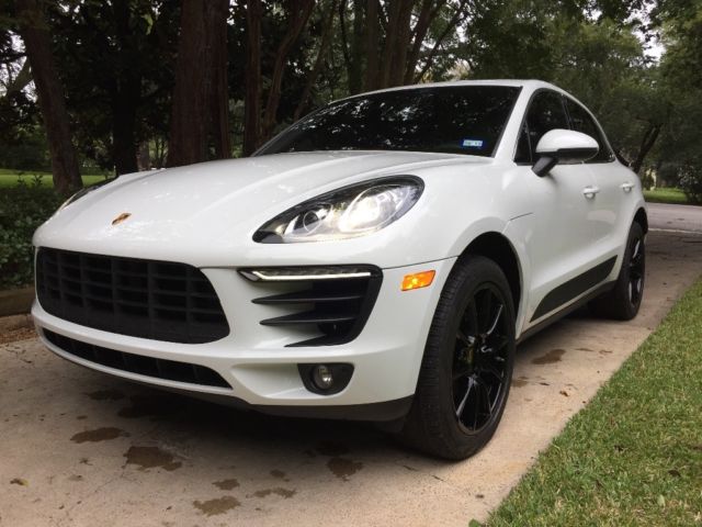 2016 Porsche Macan (Carrera White/Black)