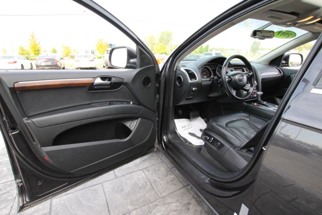 2012 Audi Q7 (Black/Black)