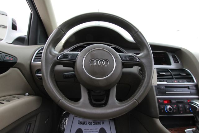 2012 Audi Q7 (White/Cardamom)