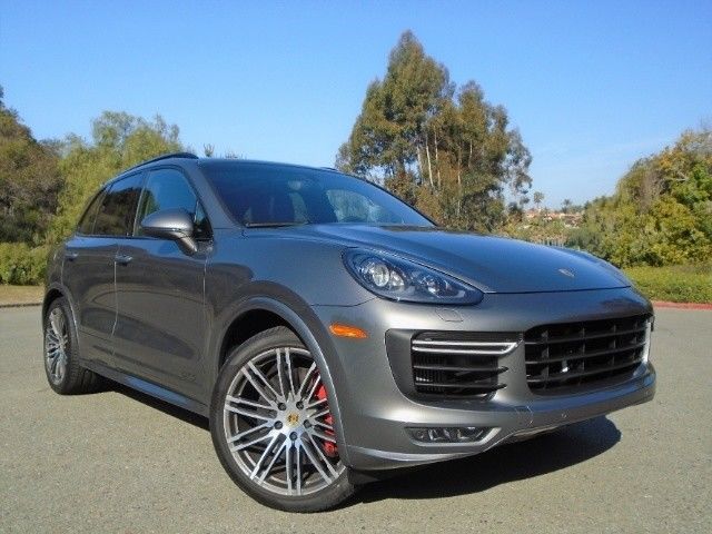 2016 Porsche Cayenne (Gray/Black)