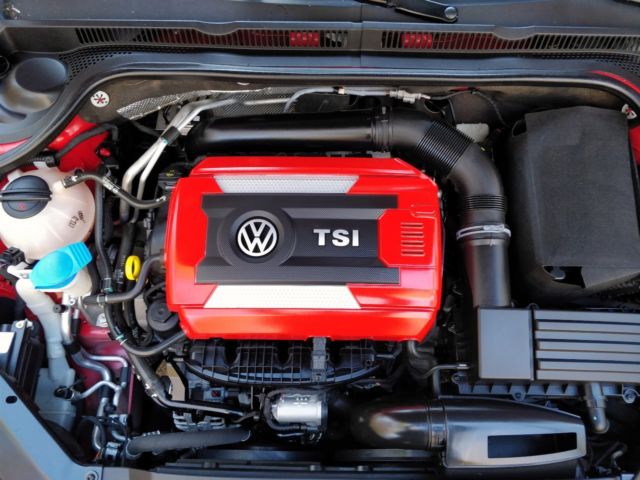 2014 Volkswagen Jetta (Red/Black)