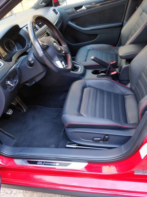 2014 Volkswagen Jetta (Red/Black)