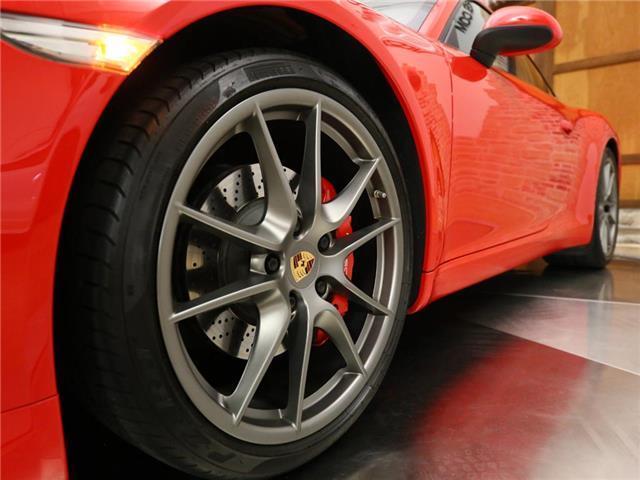 2015 Porsche 911 (Red/Black)