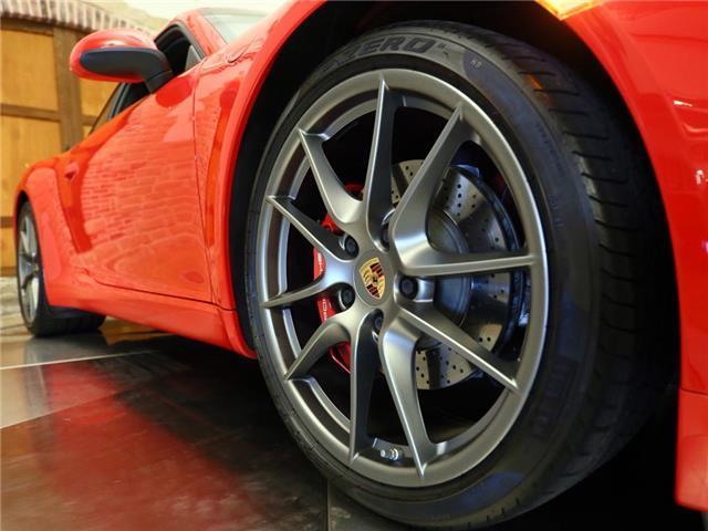 2015 Porsche 911 (Red/Black)
