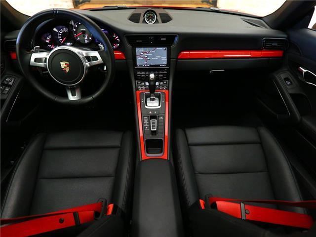 2015 Porsche 911 (Red/Black)