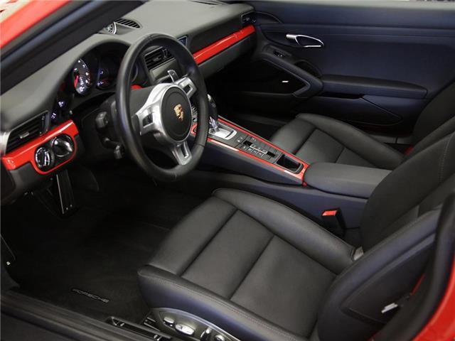 2015 Porsche 911 (Red/Black)