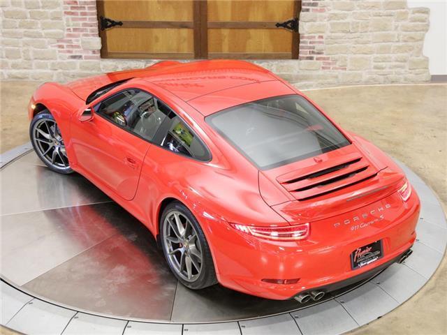 2015 Porsche 911 (Red/Black)