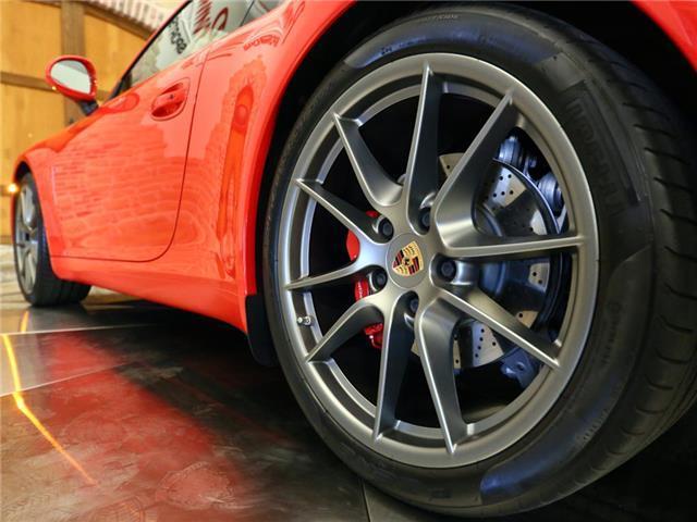 2015 Porsche 911 (Red/Black)