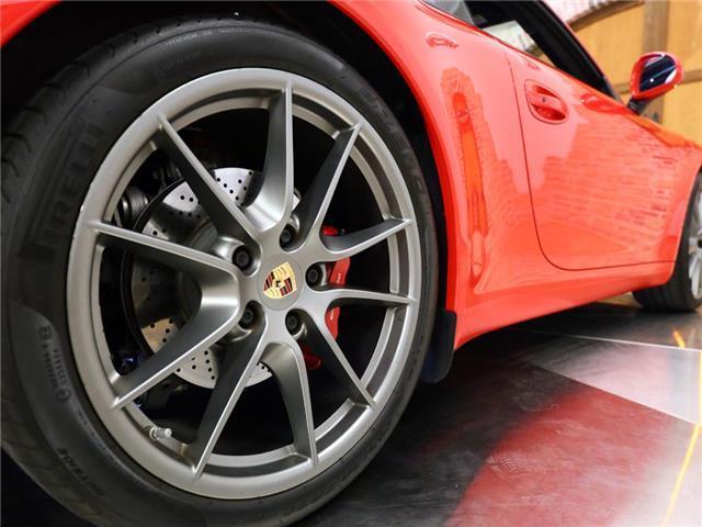 2015 Porsche 911 (Red/Black)
