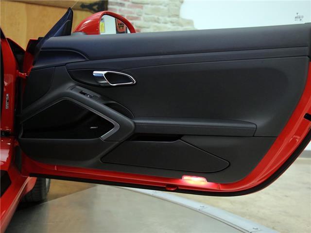 2015 Porsche 911 (Red/Black)