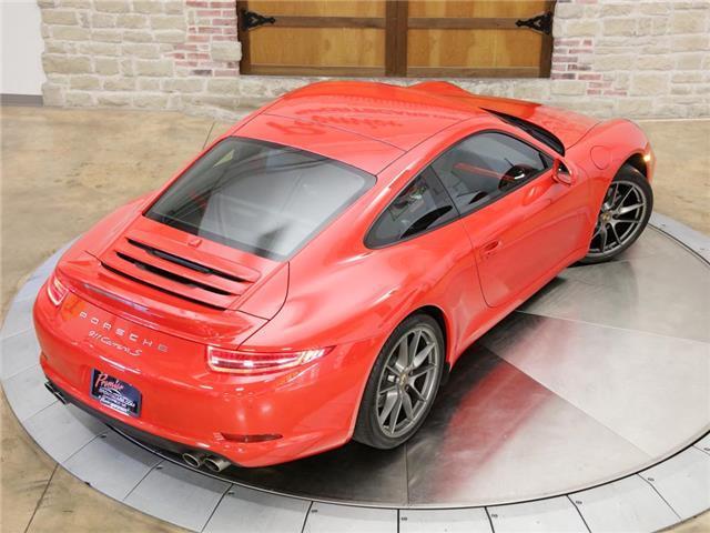 2015 Porsche 911 (Red/Black)