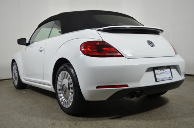 2015 Volkswagen Beetle-New (Black/Black)