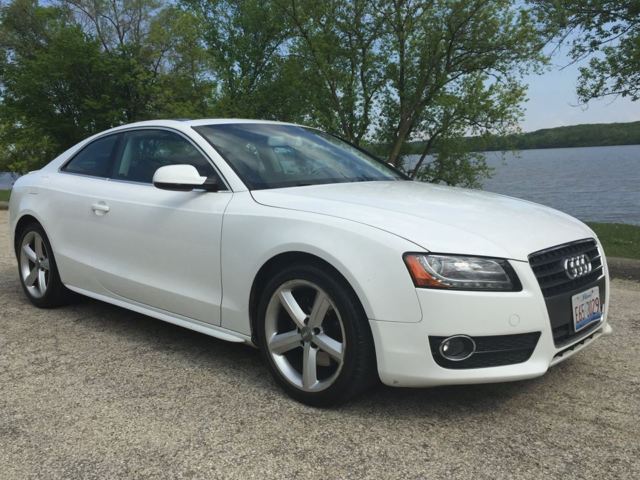 2010 Audi A5 (White/Black)