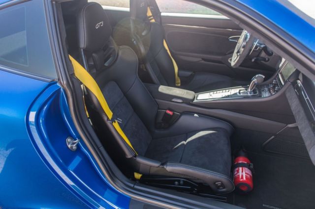 2016 Porsche 911 (Sapphire Blue Metallic/Black)