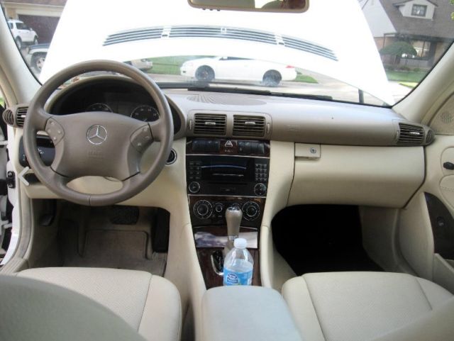 2007 Mercedes-Benz C-Class (White/Tan)