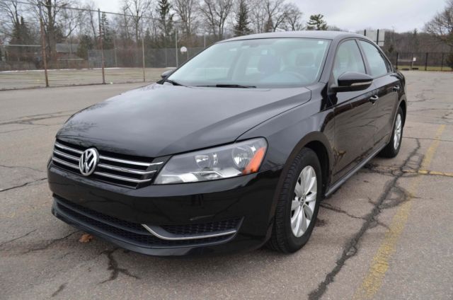 2012 Volkswagen Passat (Black/Black)