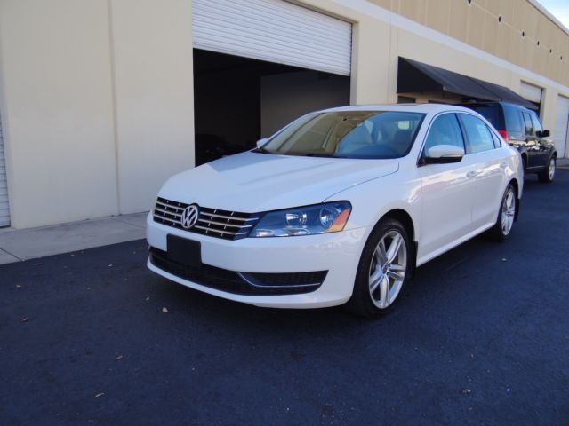 2015 Volkswagen Passat (White/Beige)