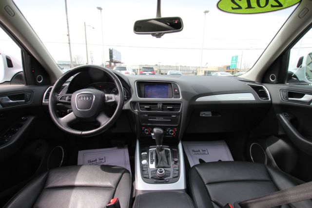 2012 Audi Q5 (White/Black)
