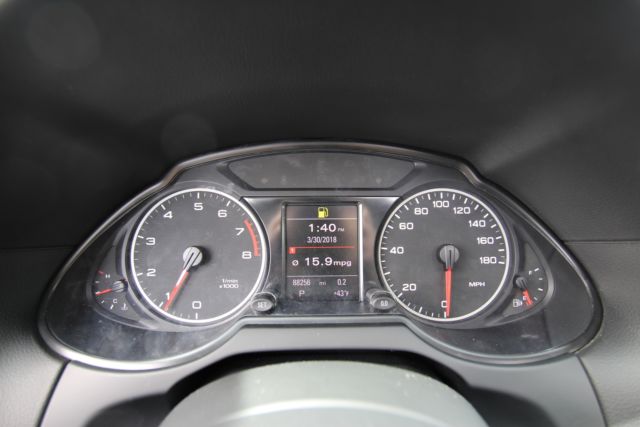 2012 Audi Q5 (White/Black)