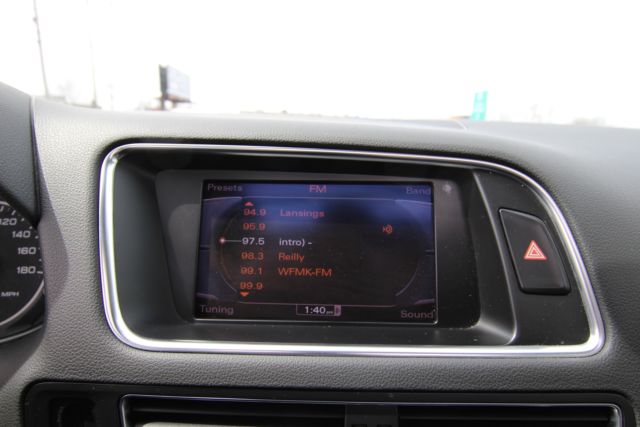 2012 Audi Q5 (White/Black)