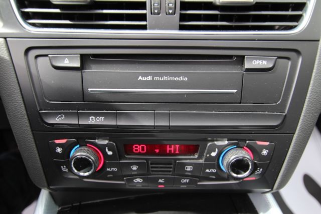 2012 Audi Q5 (White/Black)