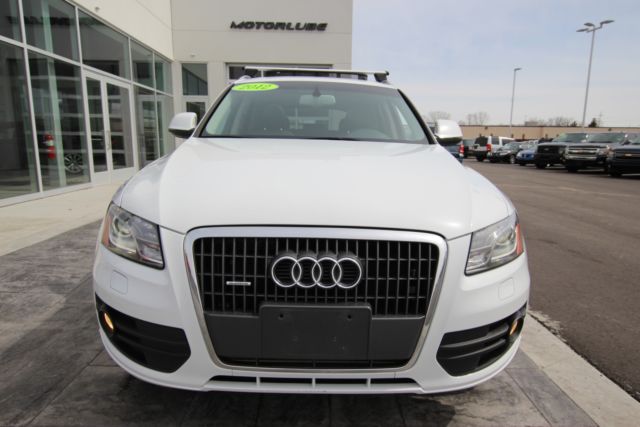 2012 Audi Q5 (White/Black)
