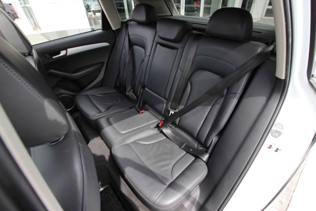 2012 Audi Q5 (White/Black)