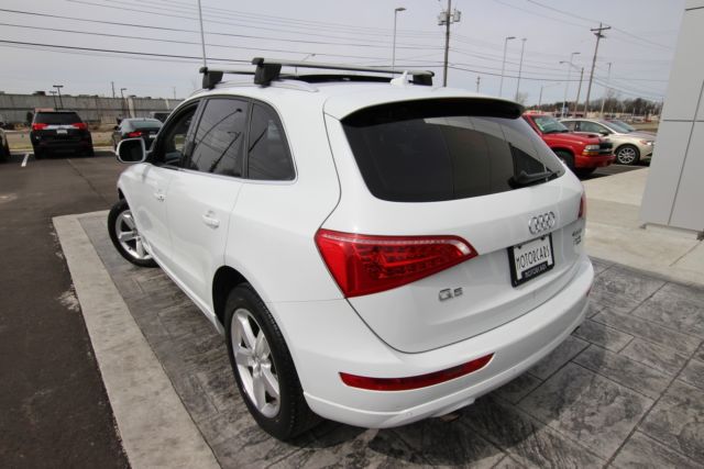 2012 Audi Q5 (White/Black)