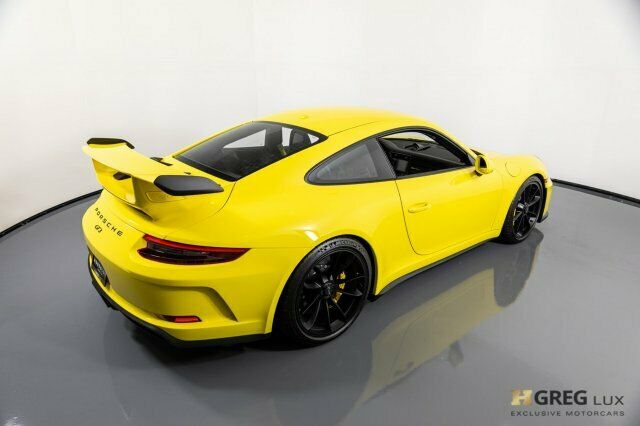 2018 Porsche 911 (Yellow/Black)