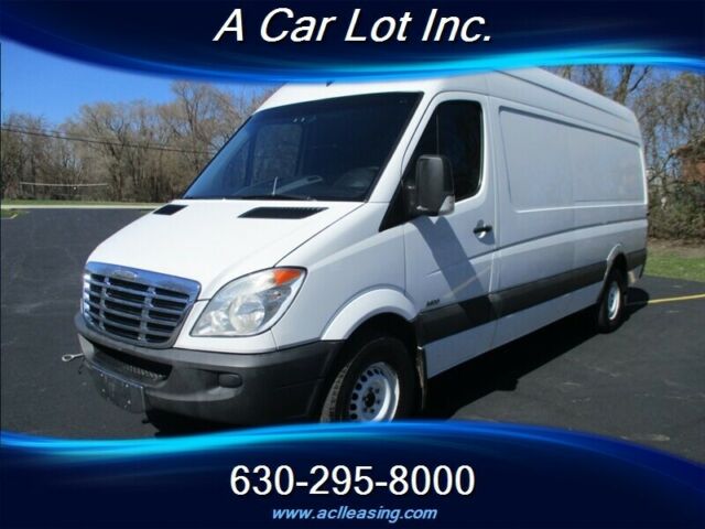 2010 Mercedes-Benz Sprinter (White/Gray)