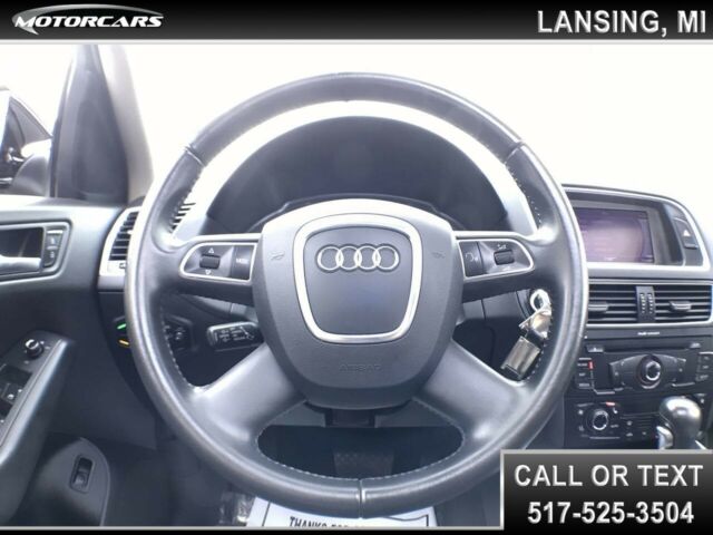 2011 Audi Q5 (Black/Black)