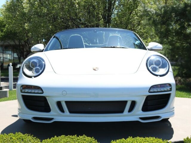2011 Porsche 911 (White/Black)